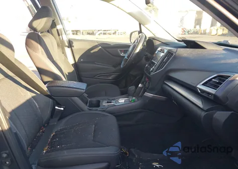 2021 Subaru Forester Premium z USA, uszkodzony, nr VIN JF2SKAFC8MH568855